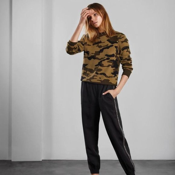 sweater - Picture 1 of 3